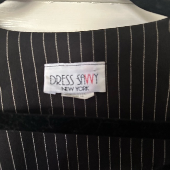 Pin stripe cropped blazer - Picture 4 of 4